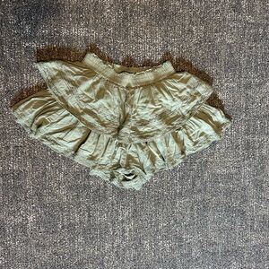 American Eagle Ruffle Skirt with Built in Shorts!